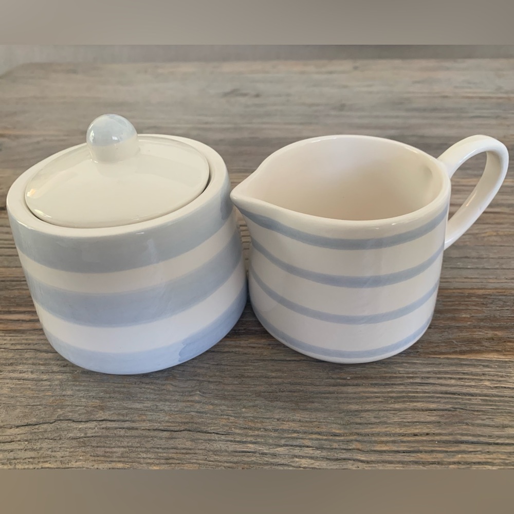 Ceramic cream/sugar set. Made in Portugal.